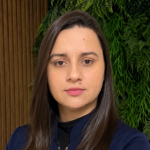 Dra. Crislayne Godinho, cirurgiã-dentista e responsável técnica da Virtus Odontologia